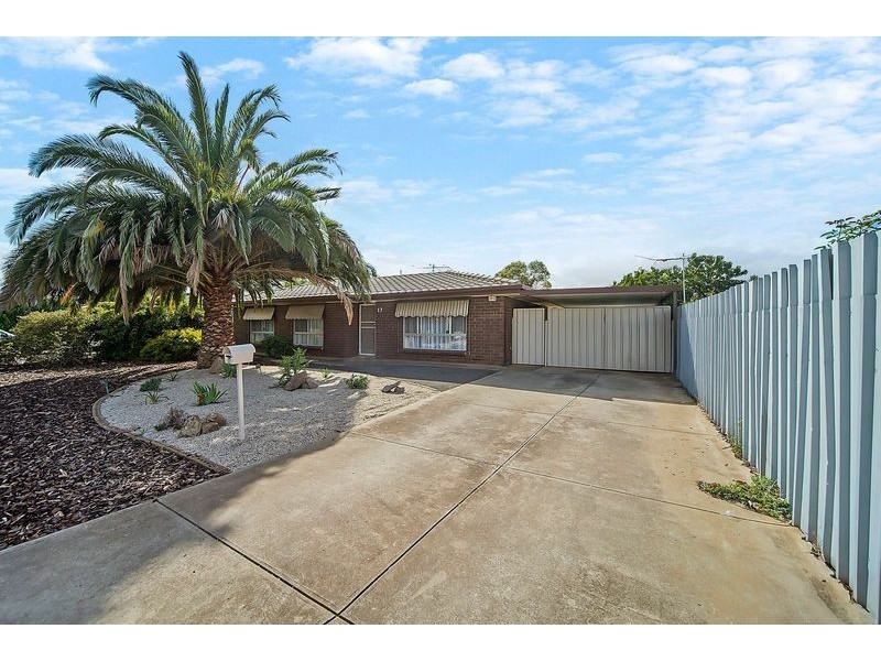 17 President Avenue, Andrews Farm SA 5114