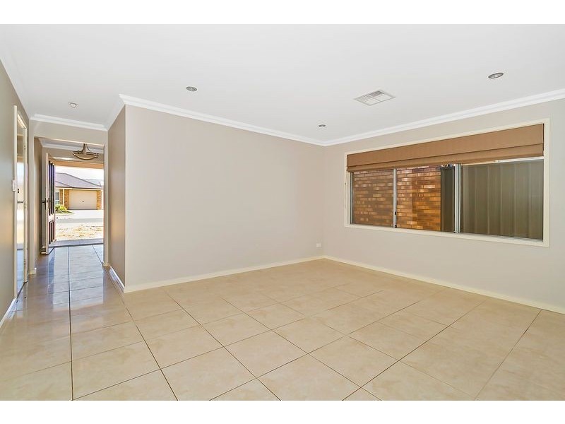 10 Gairdner Blvd, Andrews Farm SA 5114