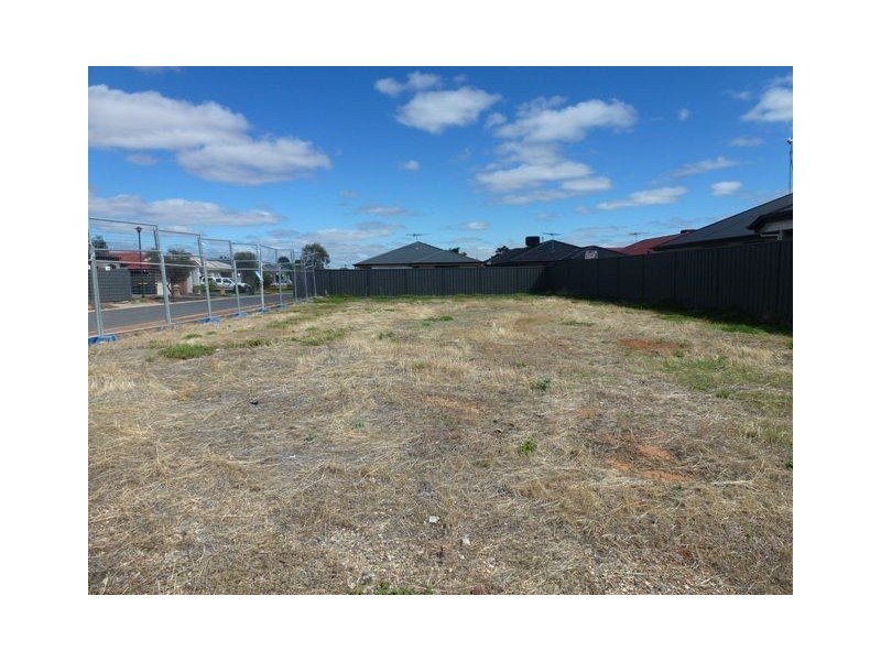 18 Vitorio Road, Munno Para West SA 5115