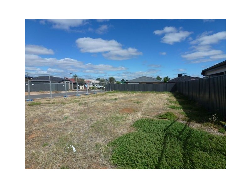 18 Vitorio Road, Munno Para West SA 5115