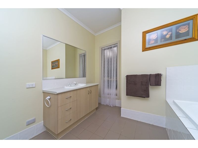 117 Lakeside Drive, Andrews Farm SA 5114