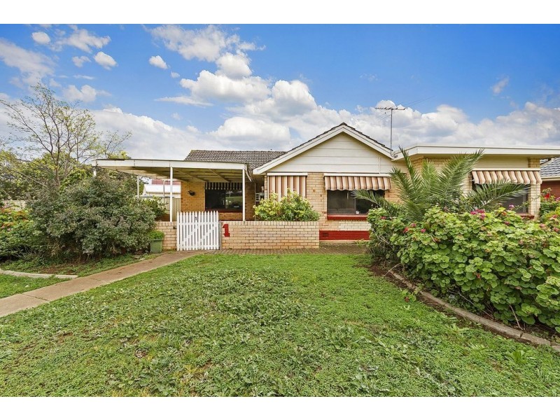 1 Coleman Road, Elizabeth Downs SA 5113