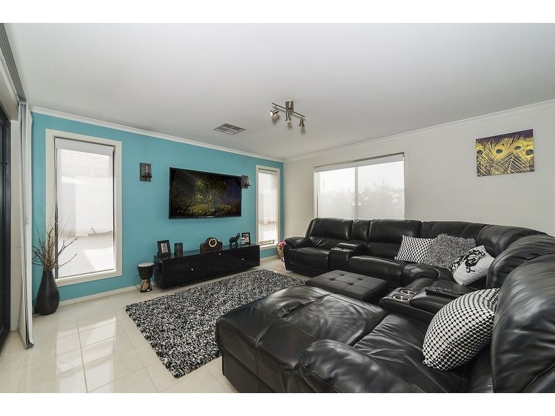 4 Coonawarra Avenue, Andrews Farm SA 5114