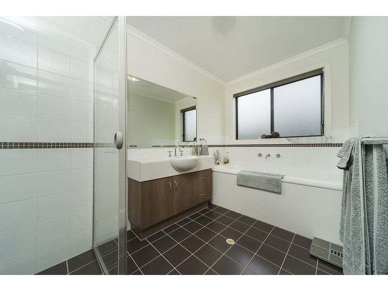 4 Coonawarra Avenue, Andrews Farm SA 5114