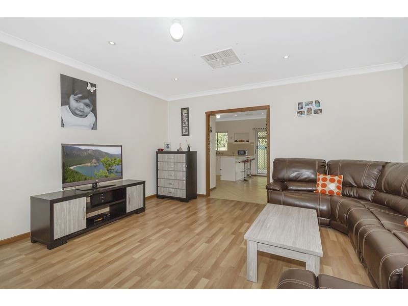 9 Dienelt Drive, Para Hills West SA 5096
