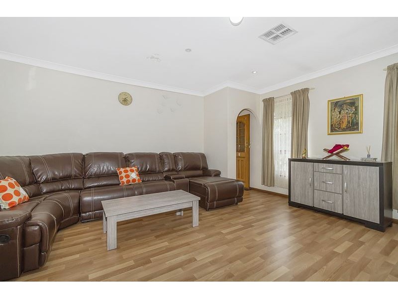 9 Dienelt Drive, Para Hills West SA 5096