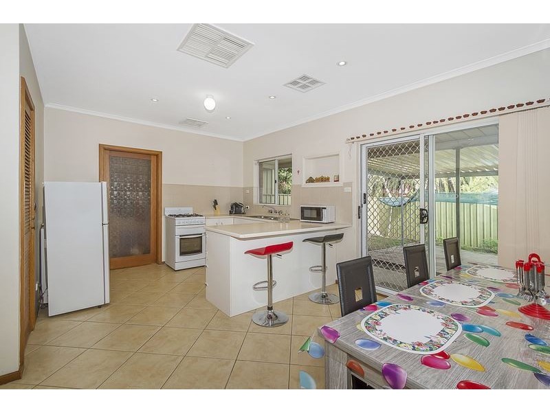 9 Dienelt Drive, Para Hills West SA 5096