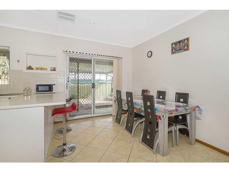 9 Dienelt Drive, Para Hills West SA 5096