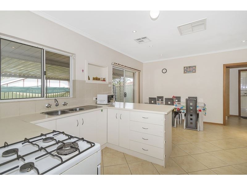 9 Dienelt Drive, Para Hills West SA 5096