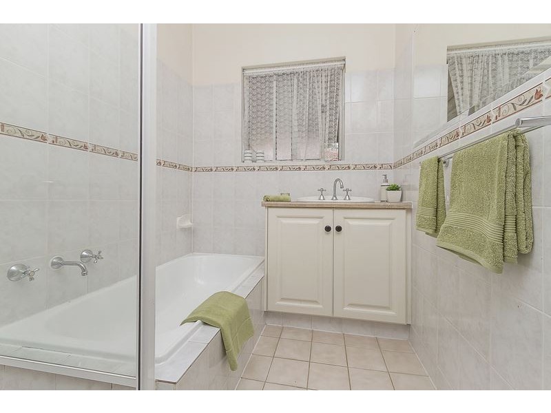 9 Dienelt Drive, Para Hills West SA 5096