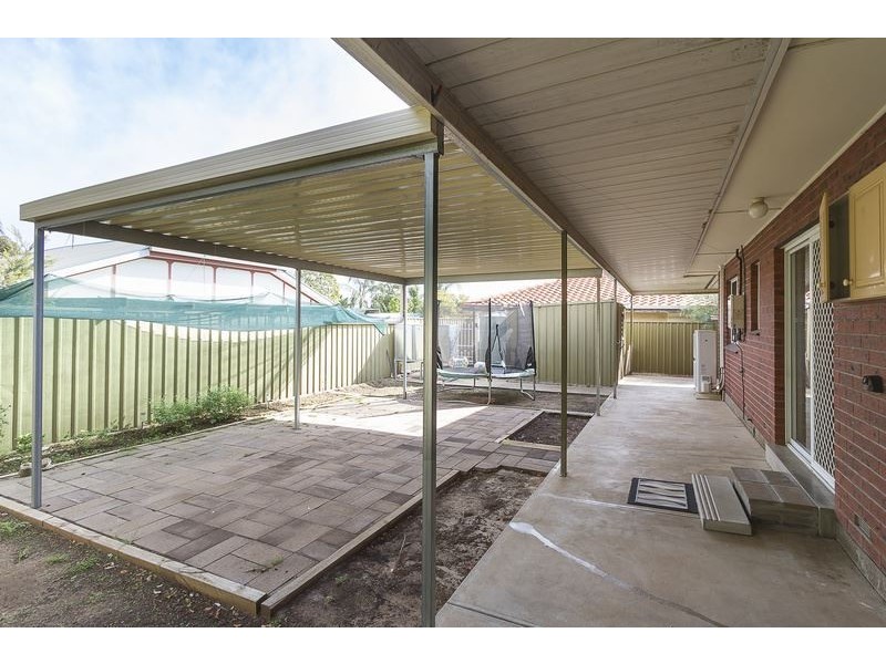 9 Dienelt Drive, Para Hills West SA 5096
