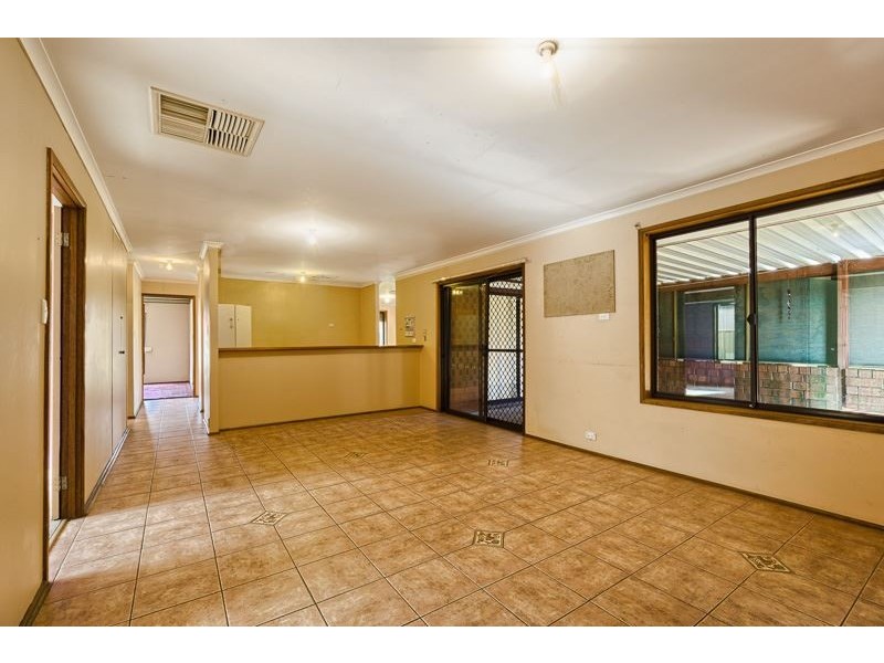 28 President Avenue, Andrews Farm SA 5114