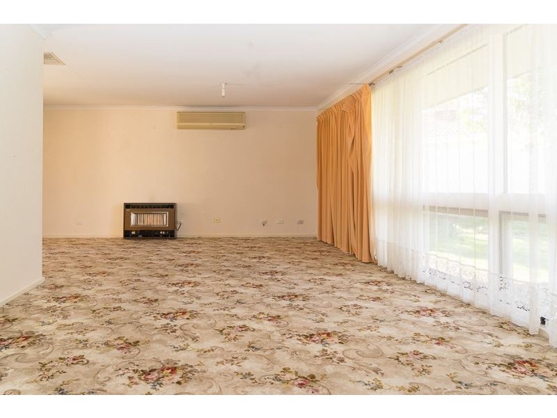 10 Chapel Road, Para Vista SA 5093