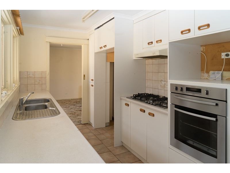 10 Chapel Road, Para Vista SA 5093