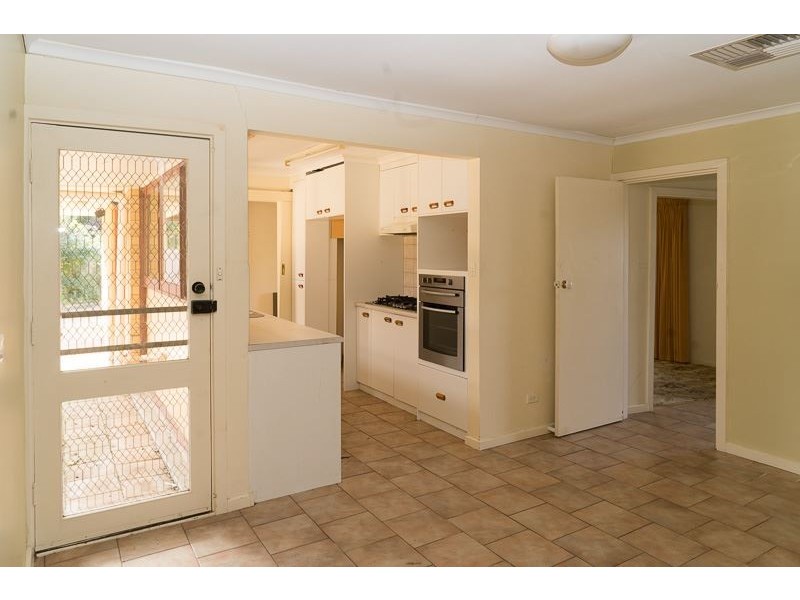 10 Chapel Road, Para Vista SA 5093