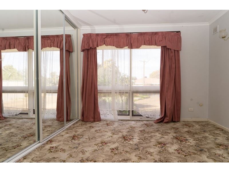 10 Chapel Road, Para Vista SA 5093