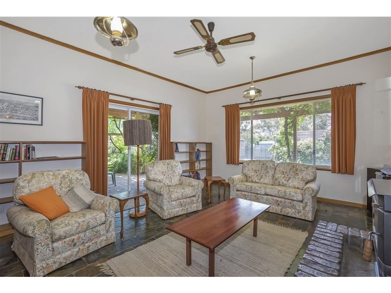 15 Chiselbury Road, Elizabeth Vale SA 5112