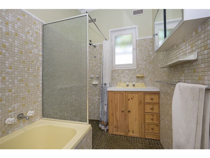 15 Chiselbury Road, Elizabeth Vale SA 5112