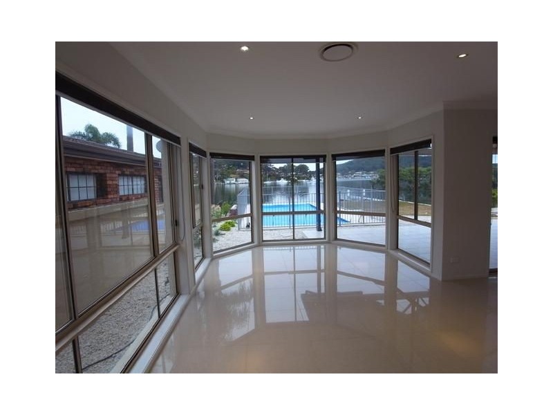 6 Helmsman Boulevard, St Huberts Island NSW 2257