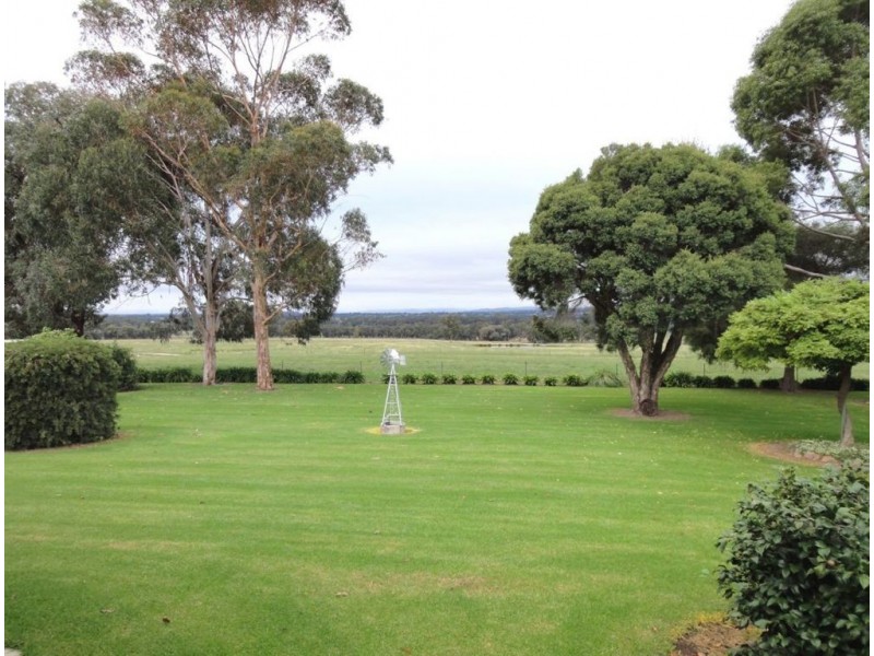 607 McLeans Road, Greta VIC 3675