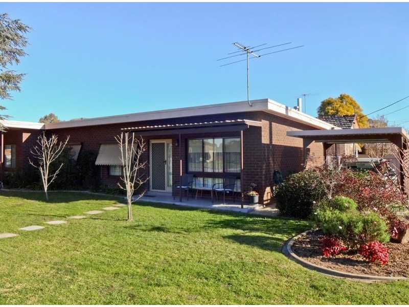 1/4 Caraselle Avenue, Wangaratta VIC 3677