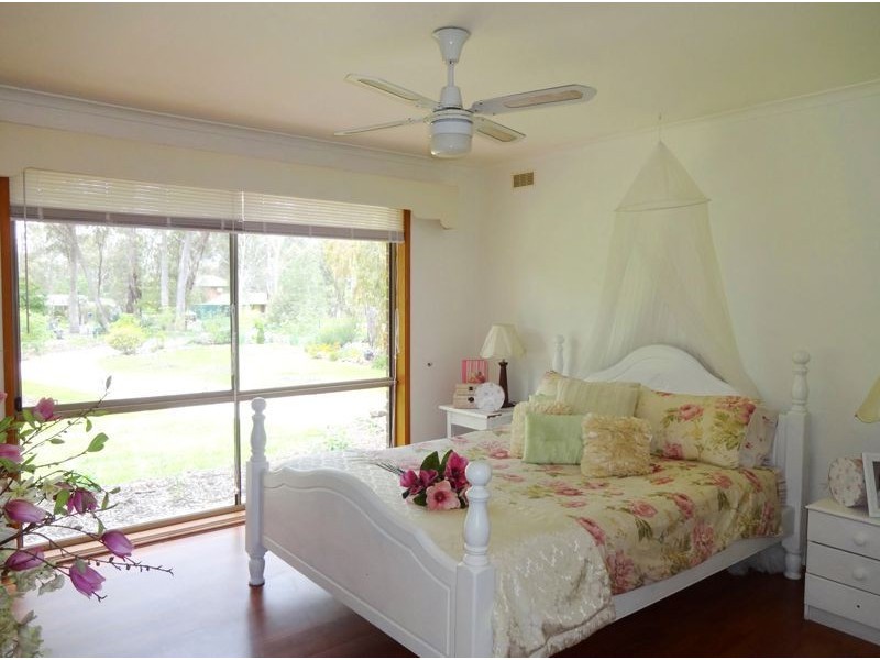 16 Mistletoe Lane, Glenrowan VIC 3675