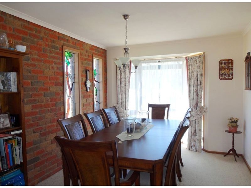 73 Usshers Drive, Waldara VIC 3678