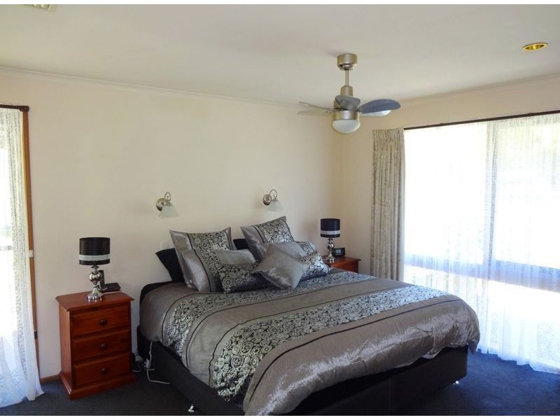 73 Usshers Drive, Waldara VIC 3678