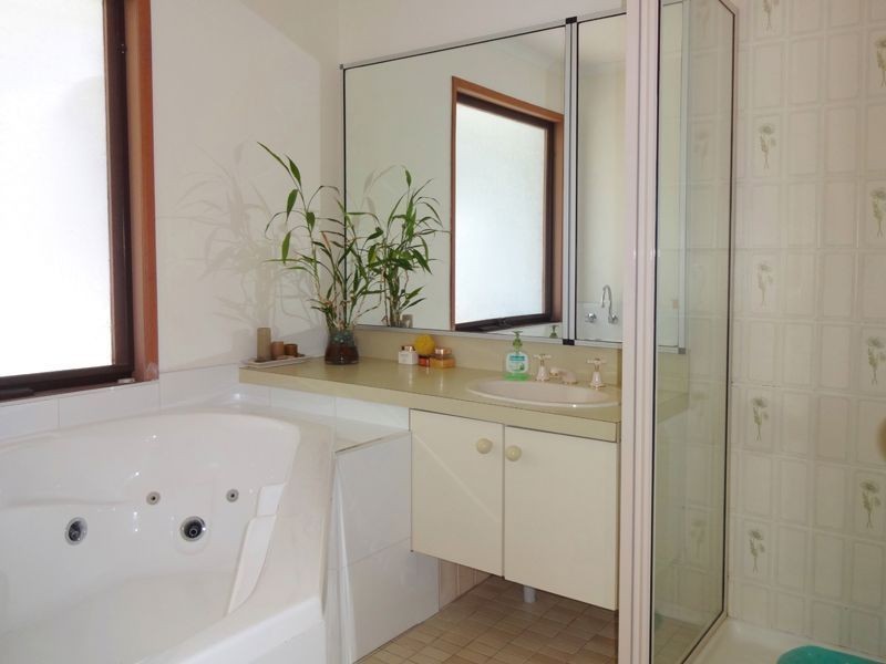 73 Usshers Drive, Waldara VIC 3678