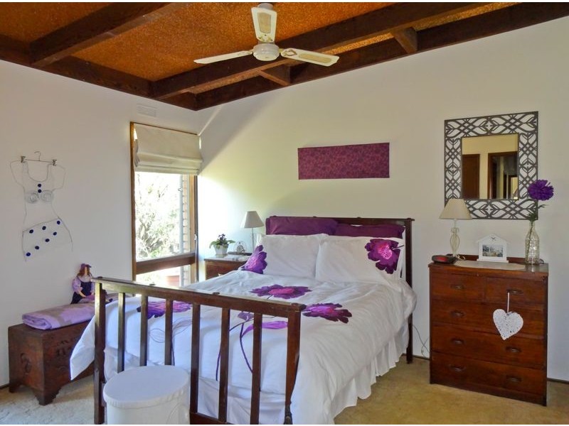 11 Simpson Street, Oxley VIC 3678