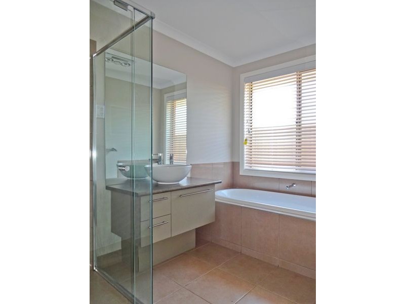 27 Kingfisher Drive, Wangaratta VIC 3677