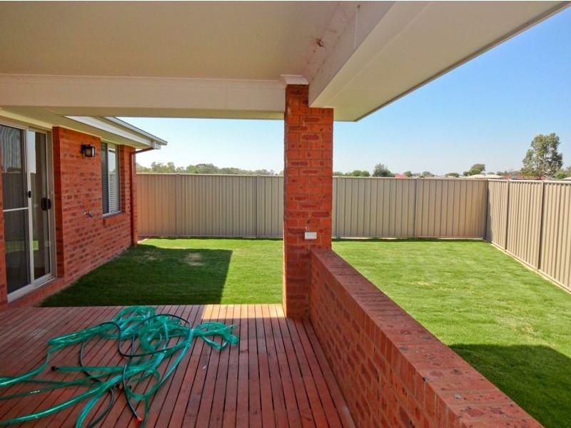 27 Kingfisher Drive, Wangaratta VIC 3677