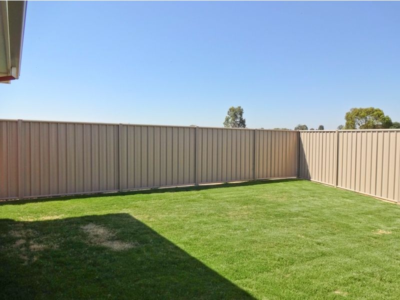 27 Kingfisher Drive, Wangaratta VIC 3677