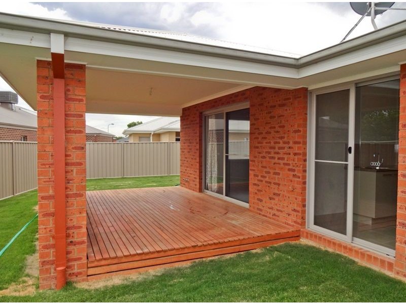 27 Kingfisher Drive, Wangaratta VIC 3677