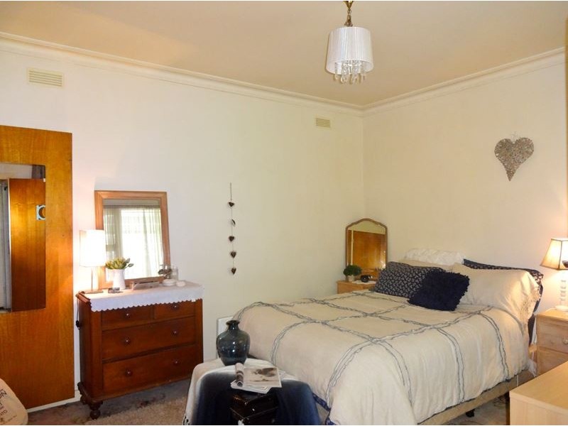 6 Valdoris Avenue, Wangaratta VIC 3677