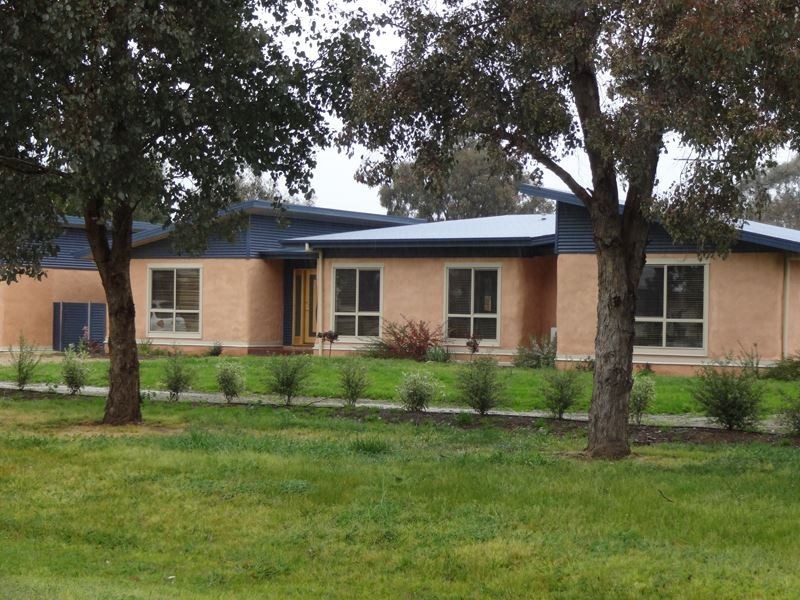 17 Macartney Street, Oxley VIC 3678