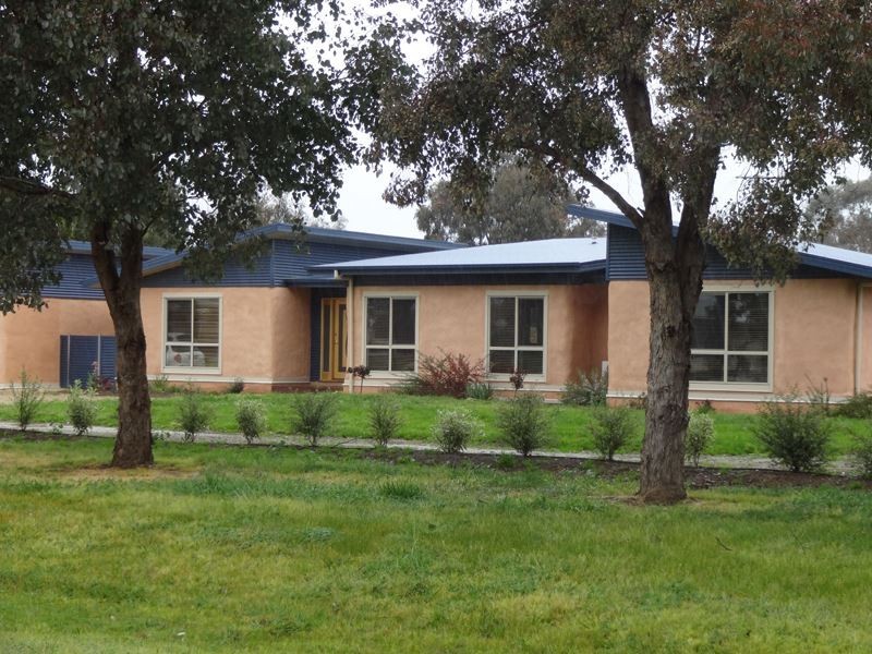 17 Macartney Street, Oxley VIC 3678