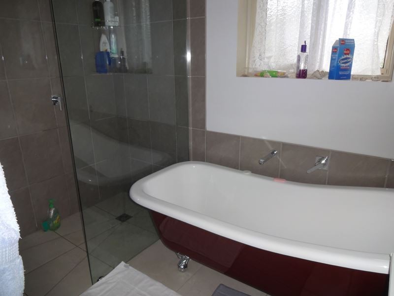 17 Macartney Street, Oxley VIC 3678