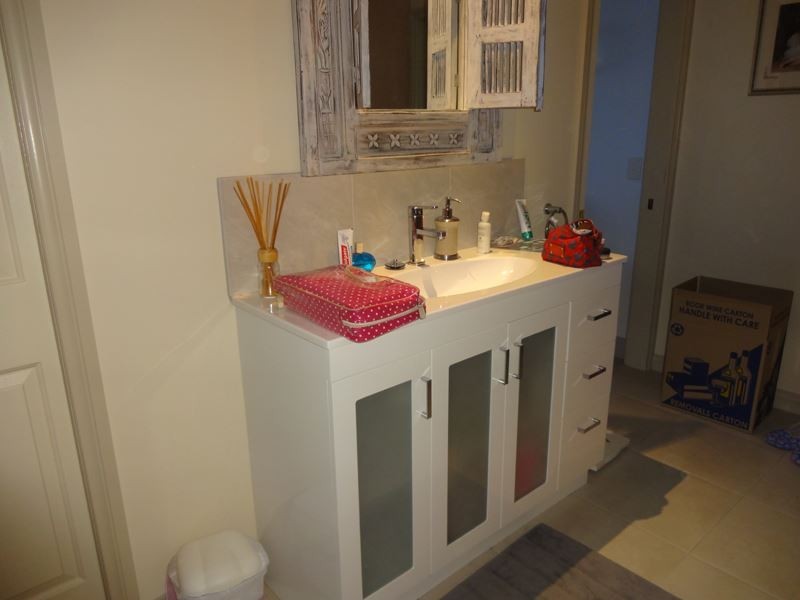 17 Macartney Street, Oxley VIC 3678