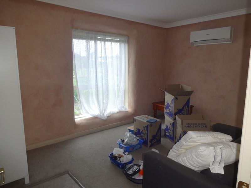 17 Macartney Street, Oxley VIC 3678