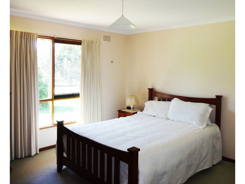 11 Omar Close, Glenrowan VIC 3675