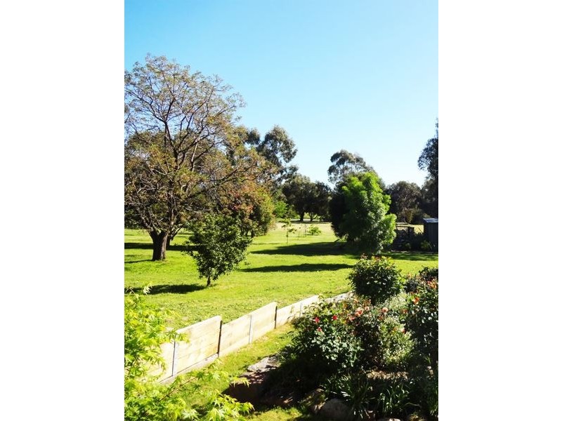 11 Omar Close, Glenrowan VIC 3675