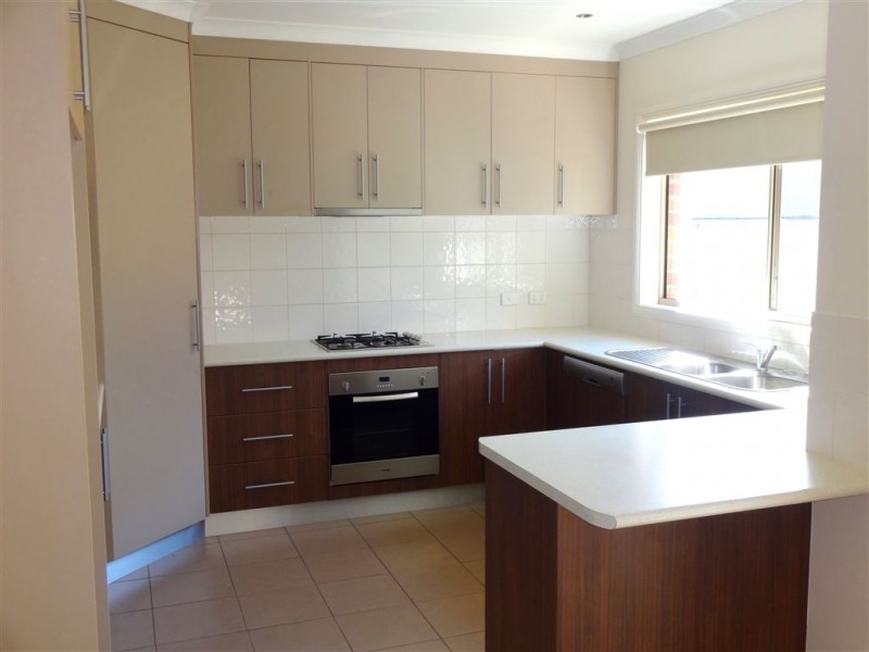 16 Kingfisher Drive, Wangaratta VIC 3677