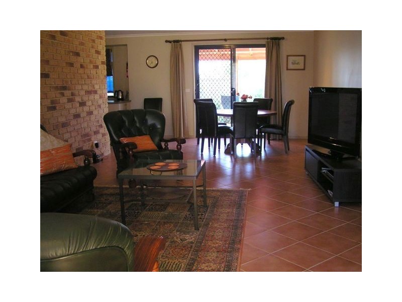 2/70b Johnson Street, Oxley VIC 3678