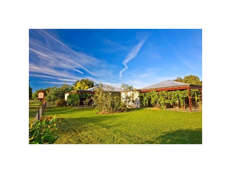 1/41 Shadforth Street, Oxley VIC 3678