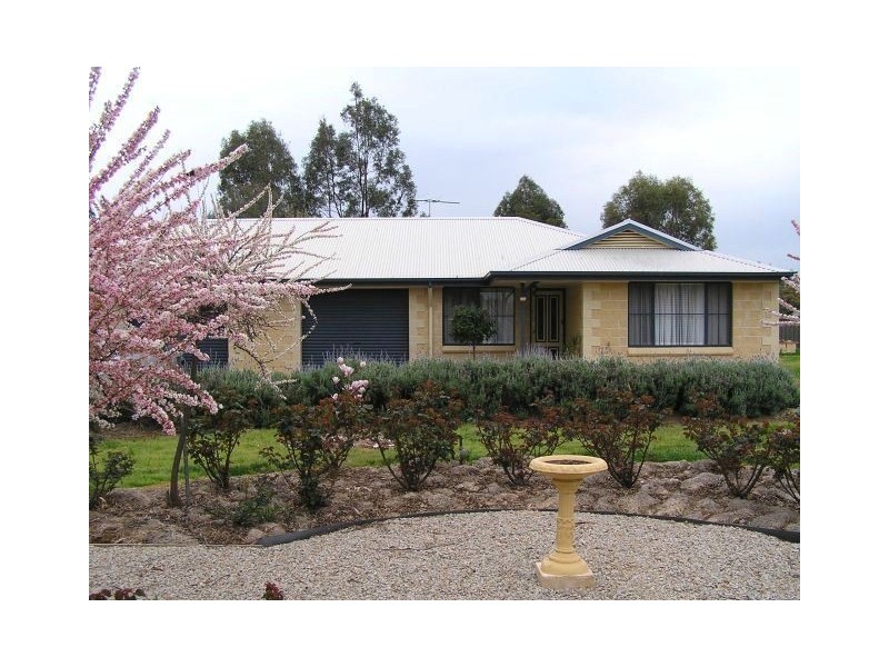 2/70b Johnson Street, Oxley VIC 3678