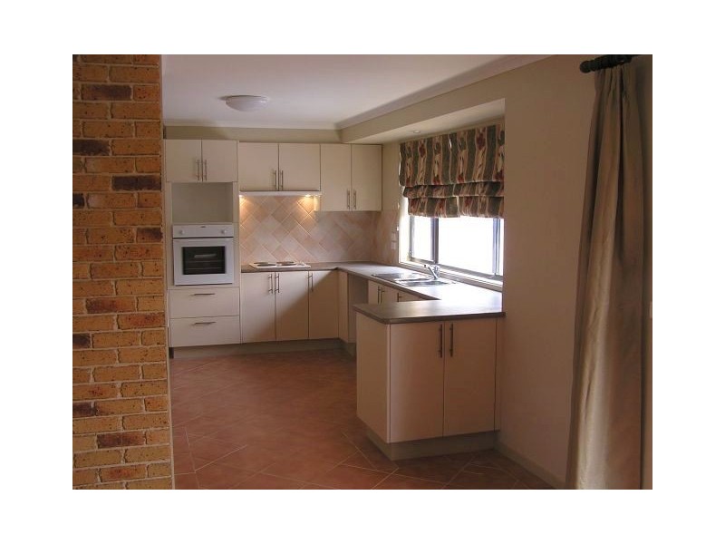 2/70b Johnson Street, Oxley VIC 3678