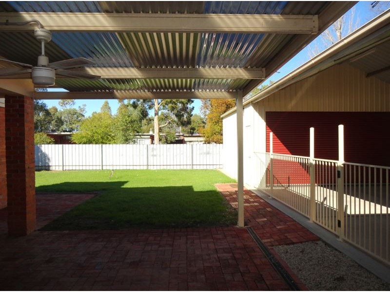 11 Sisely Avenue, Wangaratta VIC 3677