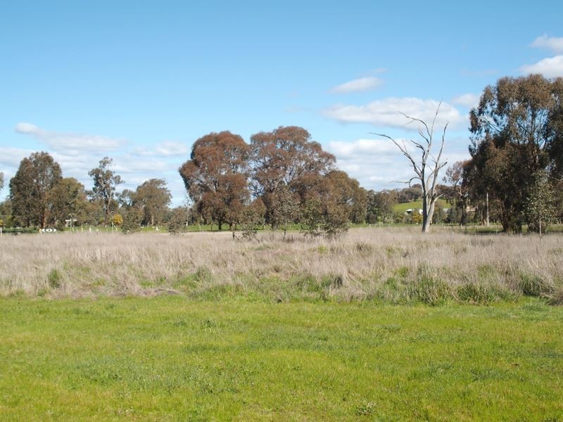 8 Chisholm Street, Greta West VIC 3675