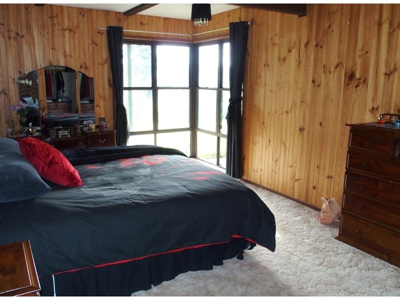 Everton Upper VIC 3678